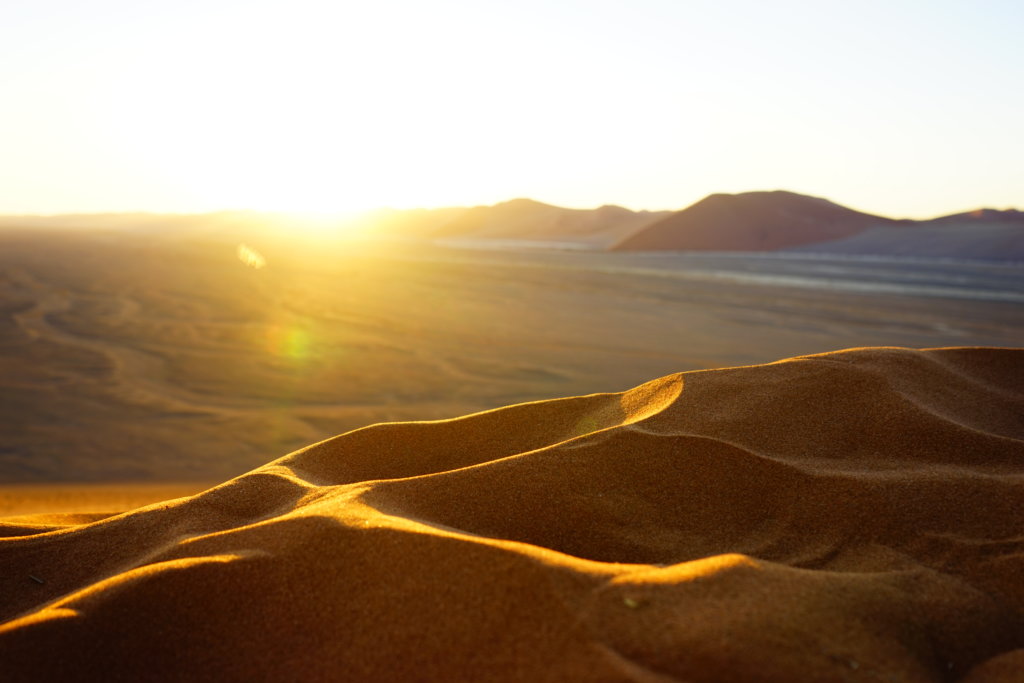 ナミビア ナミブ砂漠】ナミブ砂漠の美しい赤。その成り立ちについて。 | 旅は小粒でピリリとからい。