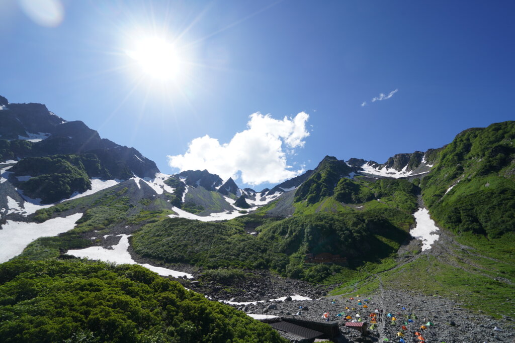 DSC02181 1024x683 - 【涸沢カール】自然の優美。雪渓残る初夏のテント泊の涸沢カールへの登山
