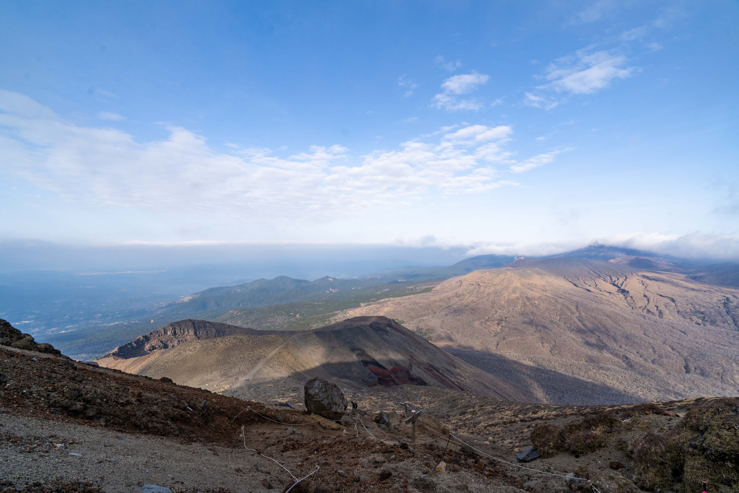 DSC06004 2 scaled - 【宮崎・鹿児島】高千穂峰の登山コースの難易度と魅力とその伝説について