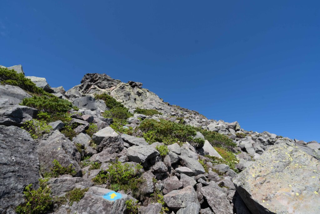 DSC07178 1 1024x683 - 【北海道 道東登山旅（１）羅臼岳】ヒグマに怯えながらの羅臼登山。澄み渡る空、最高にかっこいい。