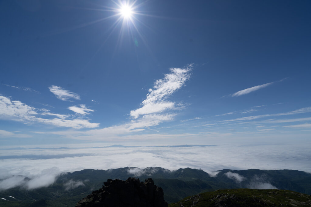 DSC07189 1 1024x683 - 【北海道 道東登山旅（１）羅臼岳】ヒグマに怯えながらの羅臼登山。澄み渡る空、最高にかっこいい。